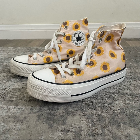 Converse Women's Sunflower Chuck Taylor All Star High-Top Sneakers Size 5 - Picture 2 of 5